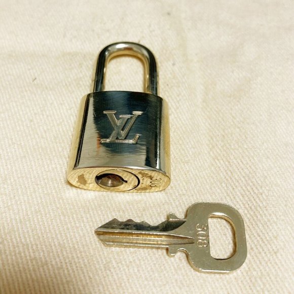 LOUIS VUITTON LV 10 SET PADLOCK KEY BAG CHARM CADENA GOLD PLATED - Picture 4 of 8